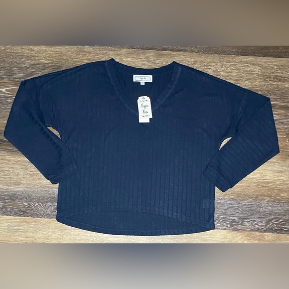 Hippie Rose Tops - NWT HIPPIE ROSE LIGHTWEIGHT HIGH LOW V-NECK TOP SIZE LARGE IN BLUE